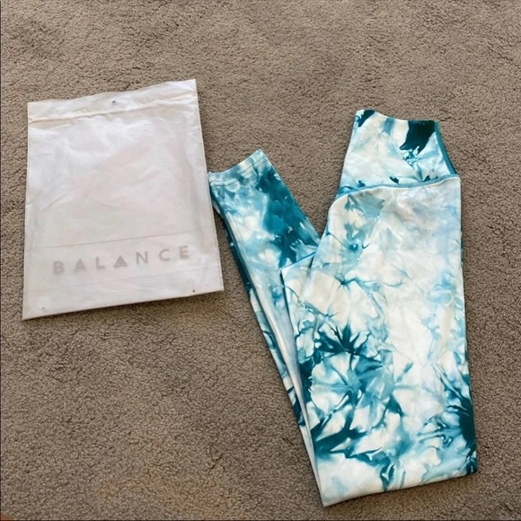 Balance Athletica Tye Dye Oasis Leggings. XS - Picture 2 of 5